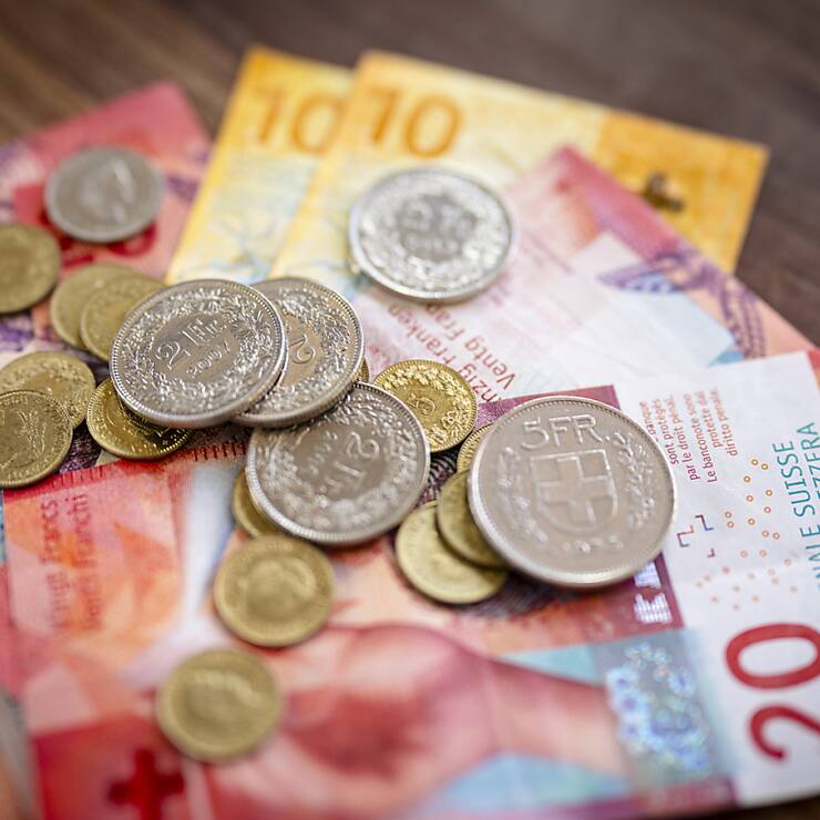 Parmi les personnes interrogées figuraient de grands détaillants, des entreprises de transports publics, des restaurants, des hôtels, des prestataires de services tels que des coiffeurs et des dentistes, ainsi que des institutions culturelles et de divertissement. (KEYSTONE/Michael Buholzer)