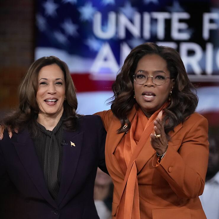 Dans sa course à la Maison Blanche, la vice-présidente Kamala Harris, en couverture de Vogue vendredi, est soutenue par  la papesse de la télévision américaine, Oprah Winfrey, ainsi que par toute une série de personnalités du monde du spectacle et du divertissement.