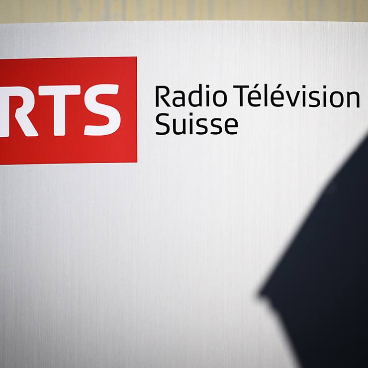 La majorité de la population suisse n'utilise pas les informations de la RTS et de SRF de manière exclusive, mais en complément des médias privés, selon une étude du Centre de recherche sur le public et la société (fög) de l'Université de Zurich (photo symbolique).