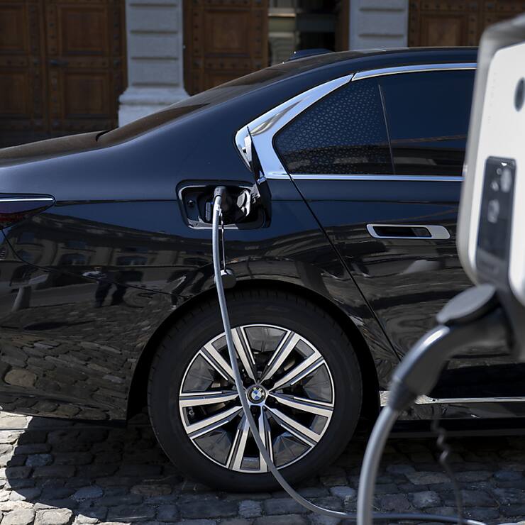 Les ventes de voitures électriques ont notamment progressé en Allemagne, où les immatriculations s'étaient effondrées depuis l'arrêt des bonus à l'achat fin 2023, mais aussi en Belgique, en Italie ou en Espagne (archives).