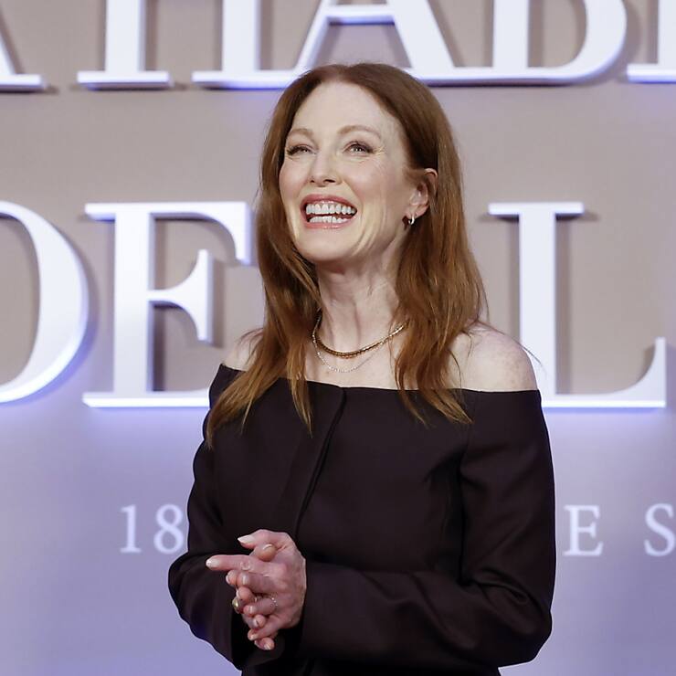 Des artistes venant du cinéma, de la musique ou de la littérature s'inquiètent de l'impact de l'IA sur leur art. L'actrice Julianne Moore est l'une des signataires d'une pétition, qui tire la sonnette d'alarme.