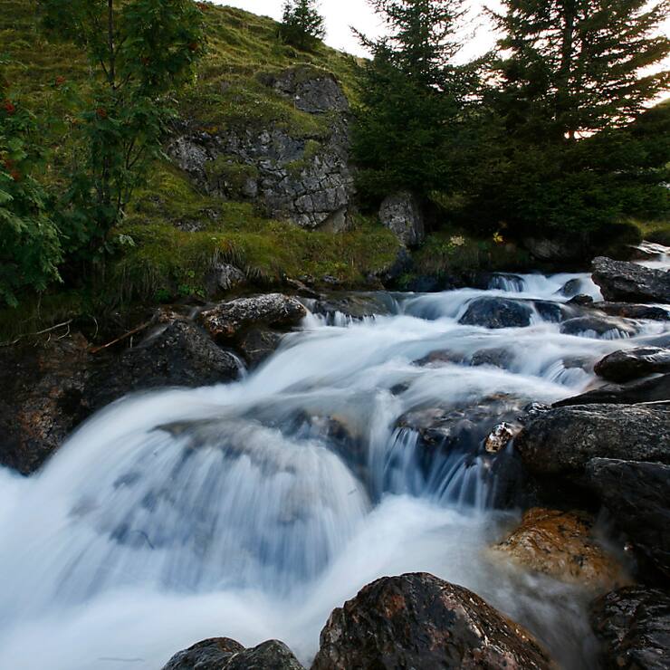 . Le consortium entend injecter 80 millions de francs sur le site de Pradapunt, avec pour objectif d'alimenter l'équivalent de 10'000 foyers en courant d'origine hydraulique.