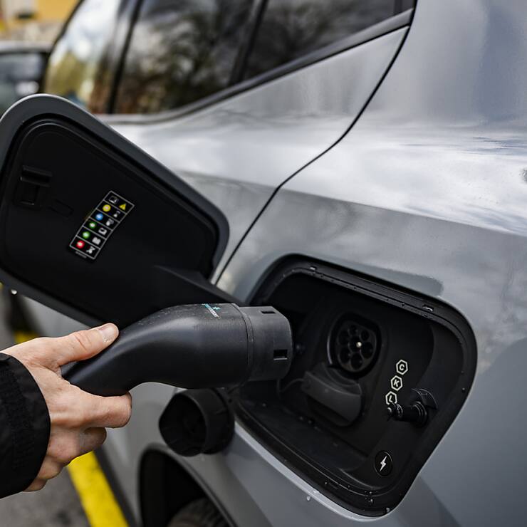 Au troisième trimestre, l'ensemble voitures entièrement électriques et voitures hybrides rechargeables a représenté 48% du total des voitures vendues par Volvo. (archives)