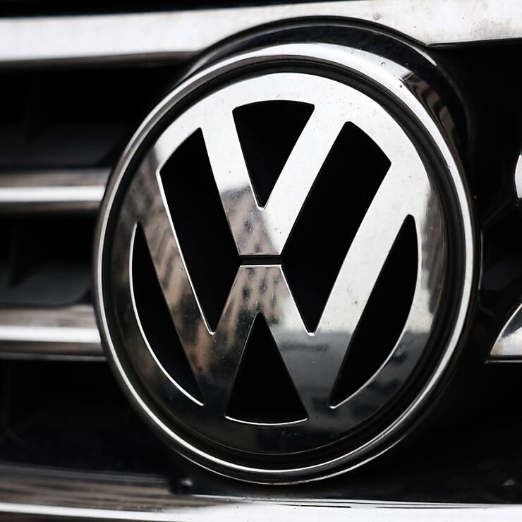 VW va entamer mercredi le deuxième round de négociation sur un nouvel accord collectif "maison" avec le syndicat IG Metall. (EPA/ANDY RAIN)