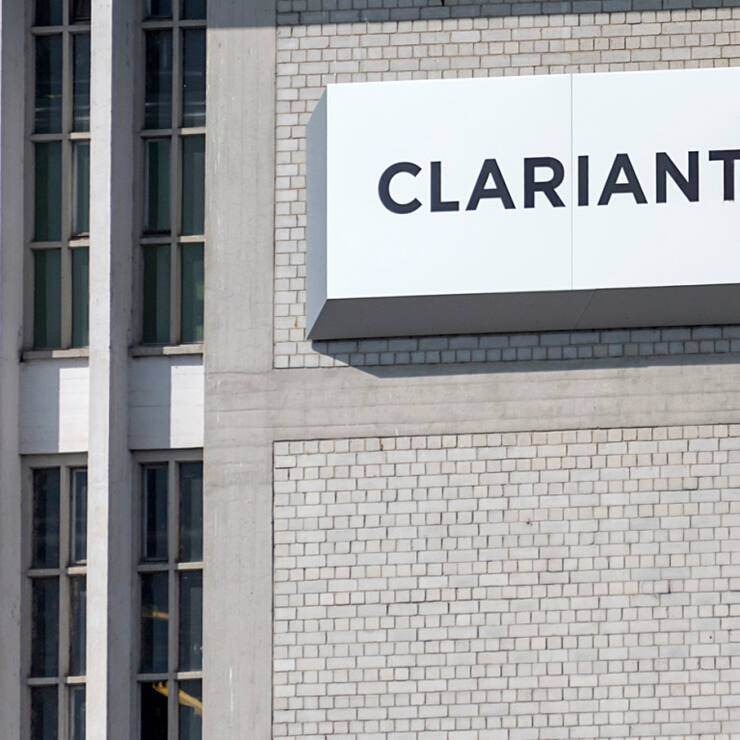 En 2025, Clariant s'attend à ce que le chiffre d'affaires progresse de 3% à 5% en monnaies locales et la marge Ebitda grimpe entre 17% et 18%, portées par l'acquisition de Lucas Meyer Cosmetics et les investissements réalisés en Chine.