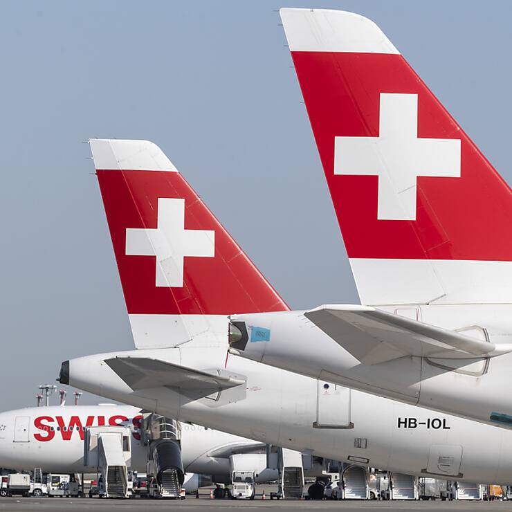 Pour l'ensemble de l'exercice, la compagnie anticipe "un bon exercice financier" en dépit d'un repli des recettes et d'une pression qui se poursuit sur les coûts, indique-t-elle, sans donner de détail.