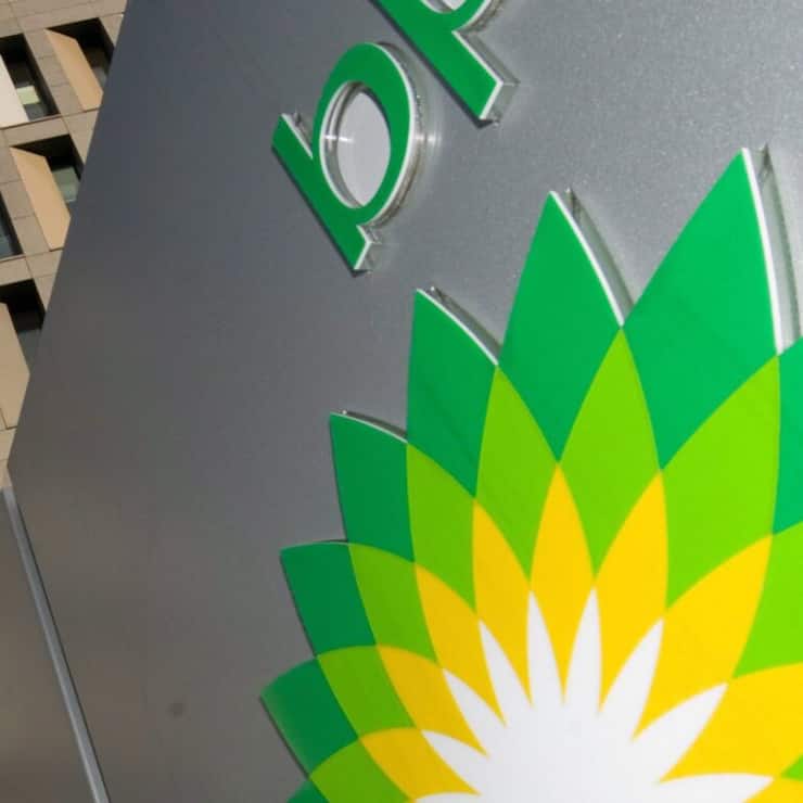 La dette de l'entreprise s'est par ailleurs creusée sur la période, en raison de l'impact des marges de raffinage plus faibles mais aussi parce qu'il a repoussé au quatrième trimestre l'inscription dans ses comptes d'un crédit d'environ un milliard de dollars lié à des cessions.