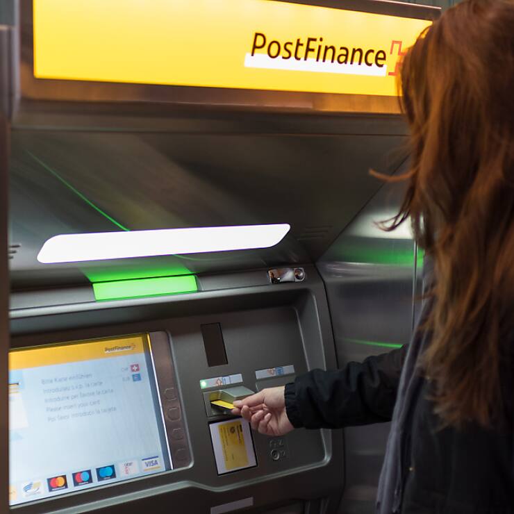 La panne a notamment affecté les retraits d'argent liquide aux Postomats (archives).