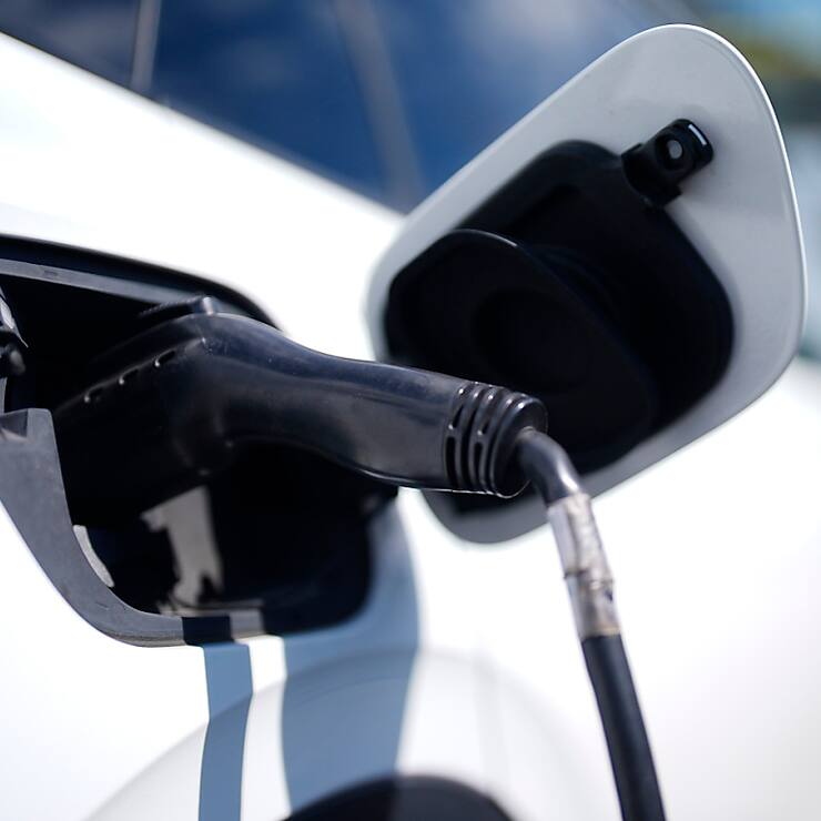 Les propulsions alternatives "ont atteint un nouveau record", selon la faîtière auto-suisse. Elles représentent désormais une part de marché de 60,5%. (archives)