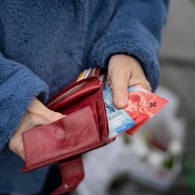 La hausse des salaires réels, soit ajustés de l'inflation, devrait compenser presque entièrement la perte de pouvoir d'achat subie depuis 2022 selon UBS (archives).