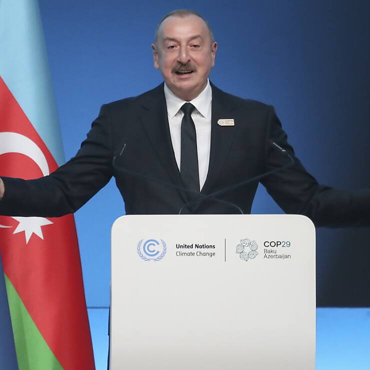 "Toute ressource naturelle, pétrole, gaz, vent, solaire, or, argent, cuivre: ce sont des ressources naturelles et on ne doit pas reprocher aux pays d'en avoir et de les fournir aux marchés, car les marchés en ont besoin", a dit le président azerbaïdjanais Ilham Aliev.