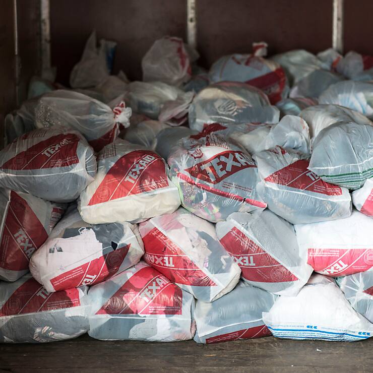 Déposer des vêtements usagés dans une benne de collecte n'est pas toujours la solution la plus durable (archives).