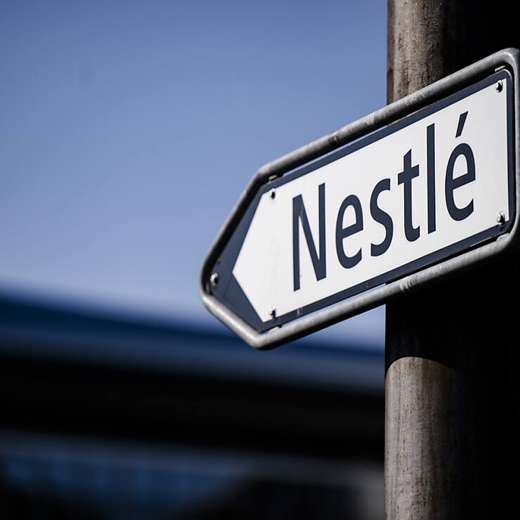 Nestlé veut se serrer la ceinture, prévoyant des économies d'au moins 2,5 milliards de francs d'ici fin 2027, en plus des précédentes initiatives de réduction des coûts. Les activités dans les eaux et boissons haut de gamme seront autonomisées. (archives)