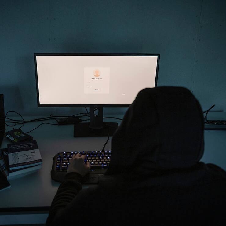 Les kits de piratage, principalement vendus sur Telegram, permettaient d'envoyer massivement des courriels qui imitaient les communications de Microsoft. (archive)