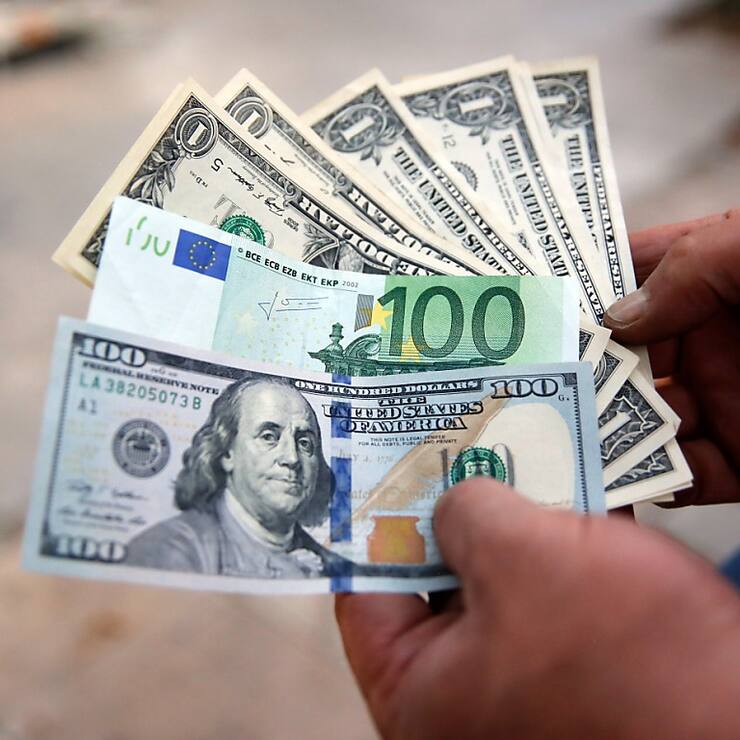 L'euro est tombé vendredi à son plus bas depuis deux ans face au dollar. (archive)