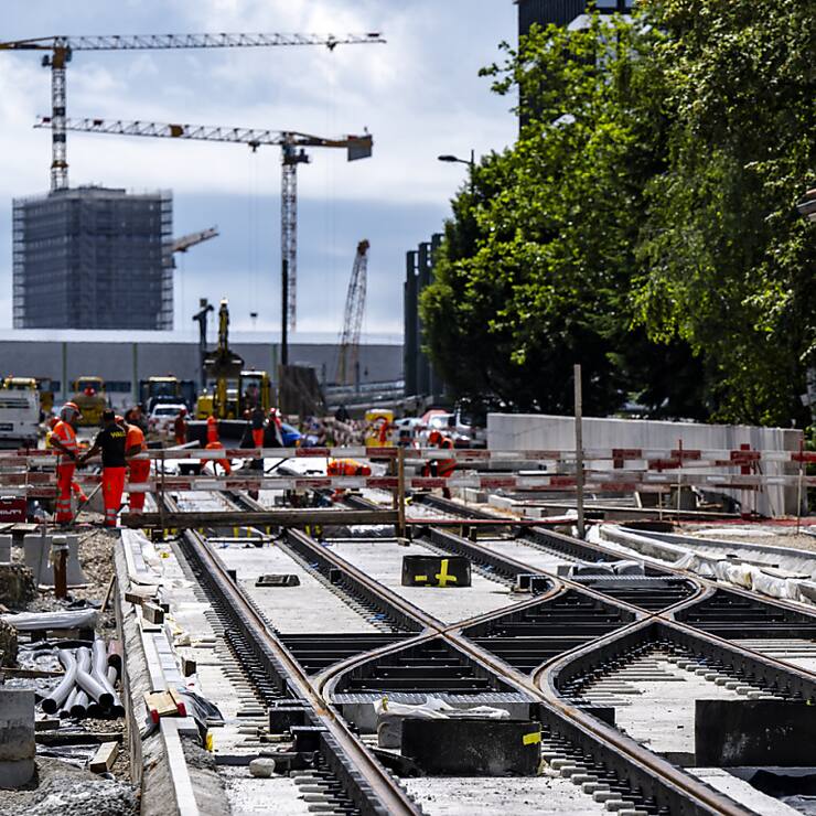 Industrie et construction ont connu un essor moins vifs que les services en termes d'emplo  au troisième trimestre.