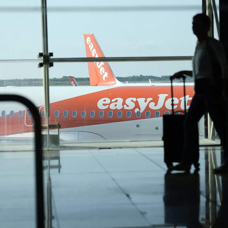 Sur le premier semestre, la compagnie est parvenue à réduire ses pertes de 40 millions de livres, notamment grâce à des gains de productivité. Elle profite essentiellement de résultats records sur la période estivale, portée par un plus grand nombre de passagers.