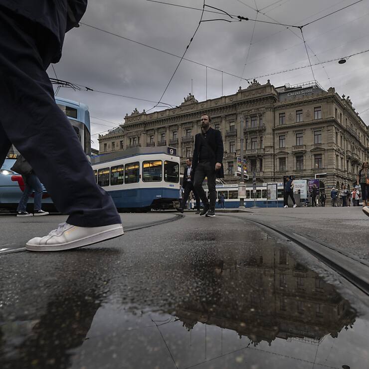 Alors que l'évaluation de la situation économique actuelle s'est améliorée pour la Suisse, 65,6% jugent que celle de la zone euro est "mauvaise".