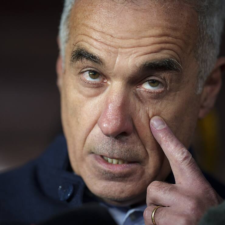 Le candidat d'extrême droite à la présidentielle Calin Georgescu, arrivé contre toute attente en tête du premier tour, défend la légitimité du vote des Roumains.