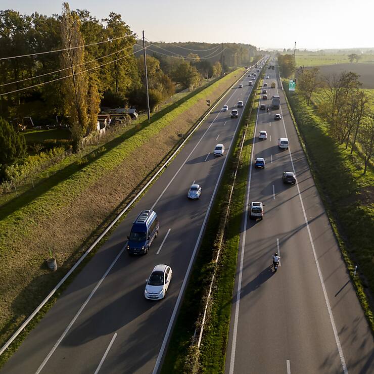 Les touristes qui se rendent en Suisse le font majoritairement en voiture (74%) (image d'illustration).