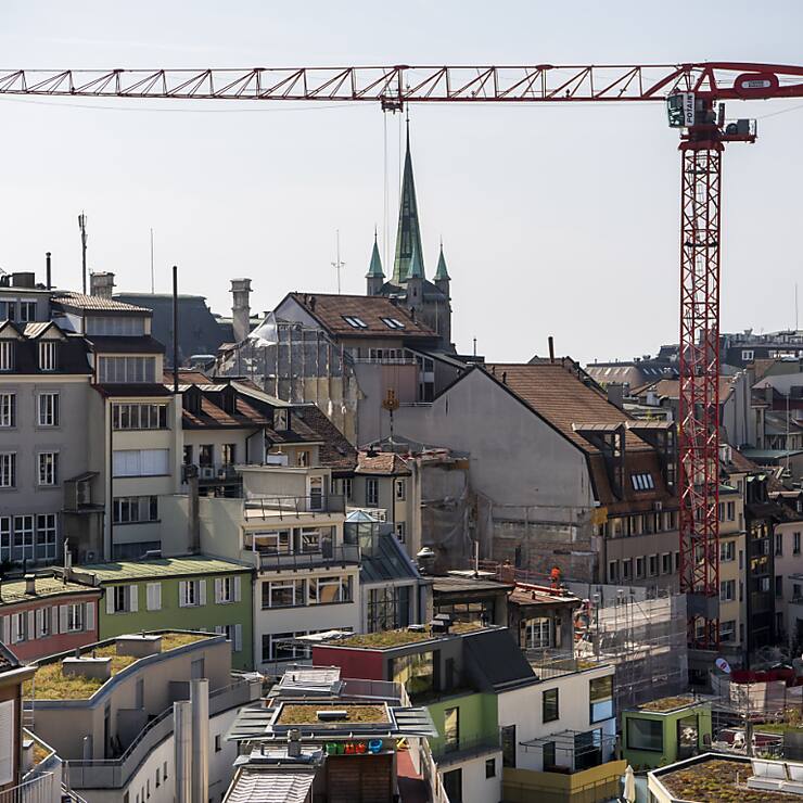 Les taux indicatifs des hypothèques fixes sur dix ans se situent à un niveau nettement plus bas qu'en début d'année, entraînés par les baisses successives de taux par la Banque nationale suisse. (archives)