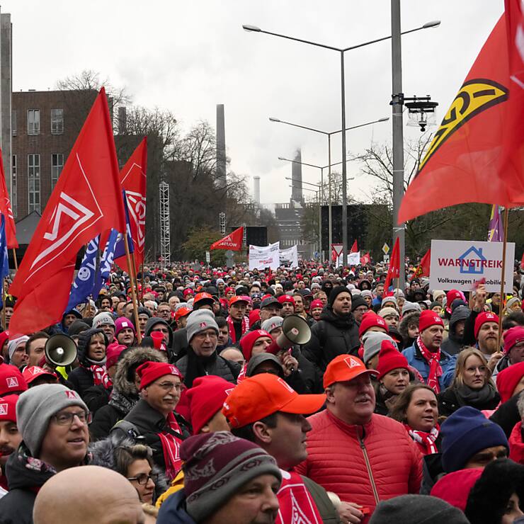 La situation reste tendue dans l'industrie avec des appels à la grève chez le constructeur automobile Volkswagen, lancés par le syndicat IG Metall (archives).