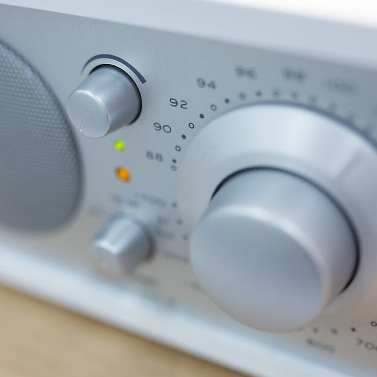 Les détenteurs de radios OUC devront se munir d'adaptateurs pour continuer à écouter les programmes de la SSR (archives/image prétexte).