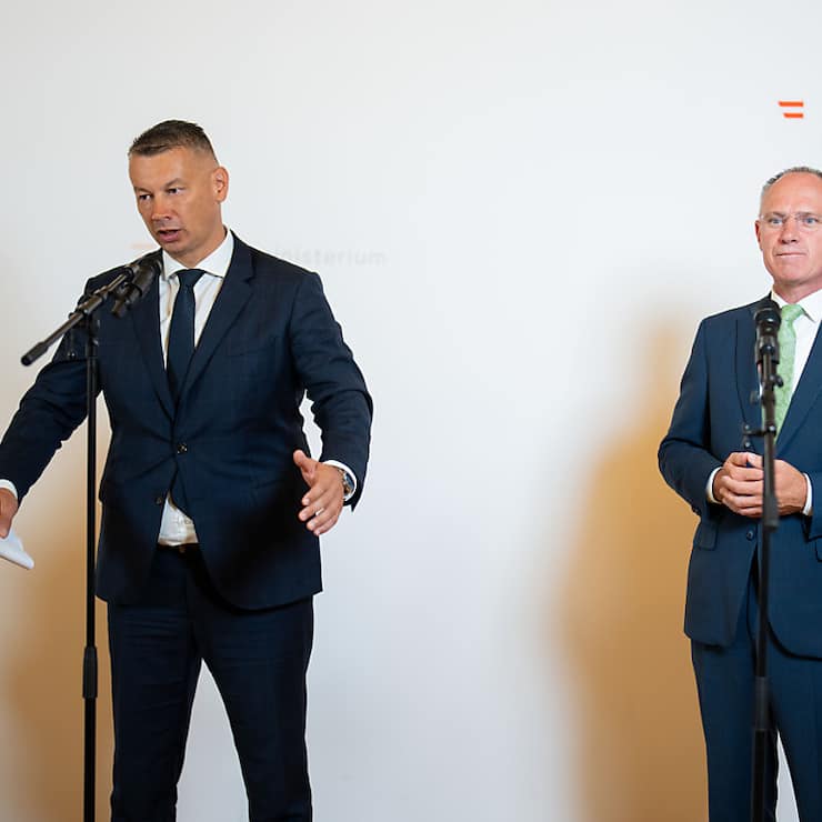 Nenad Nesic, à gauche, le ministre de la sécurité de Bosnie, ici lors d'une visite de travail à Vienne en 2023 avec le ministre de l'Intérieur autrichien Gerhard Karner