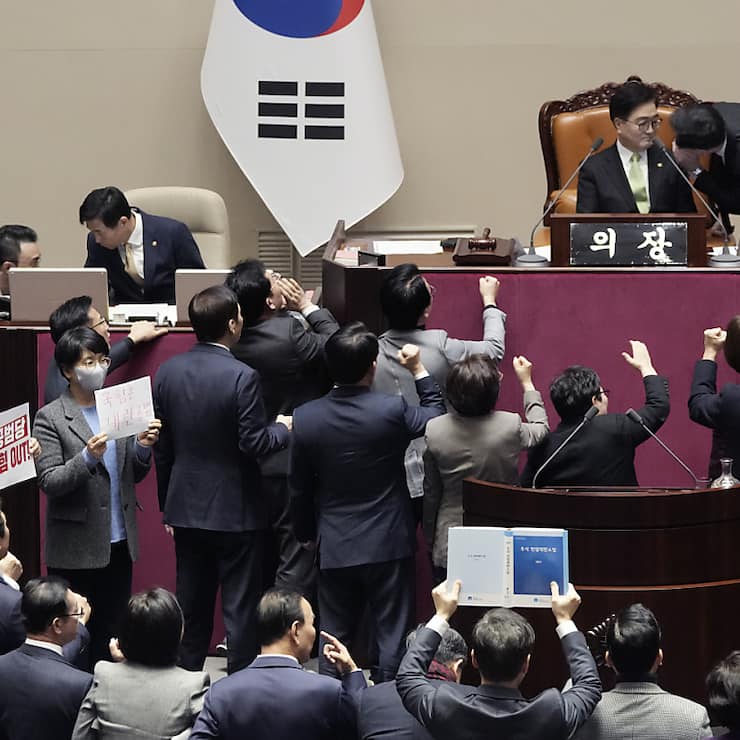 Les députés sud-coréens ont voté la destitution du président par intérim Han Duck-soo, l'accusant d'avoir "activement participé à l'insurrection" après la tentative avortée de son prédécesseur d'instaurer la loi martiale le 3 décembre.