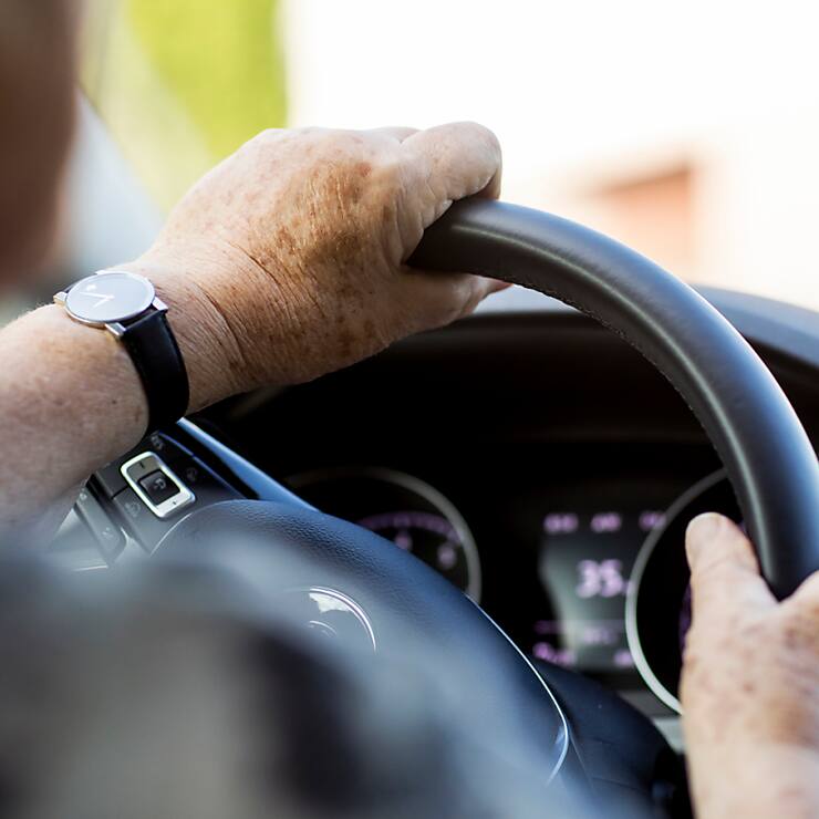 Les conducteurs de certains véhicules pourront lâcher les mains du volant sur l'autoroute dès le 1er mars (image prétexte).