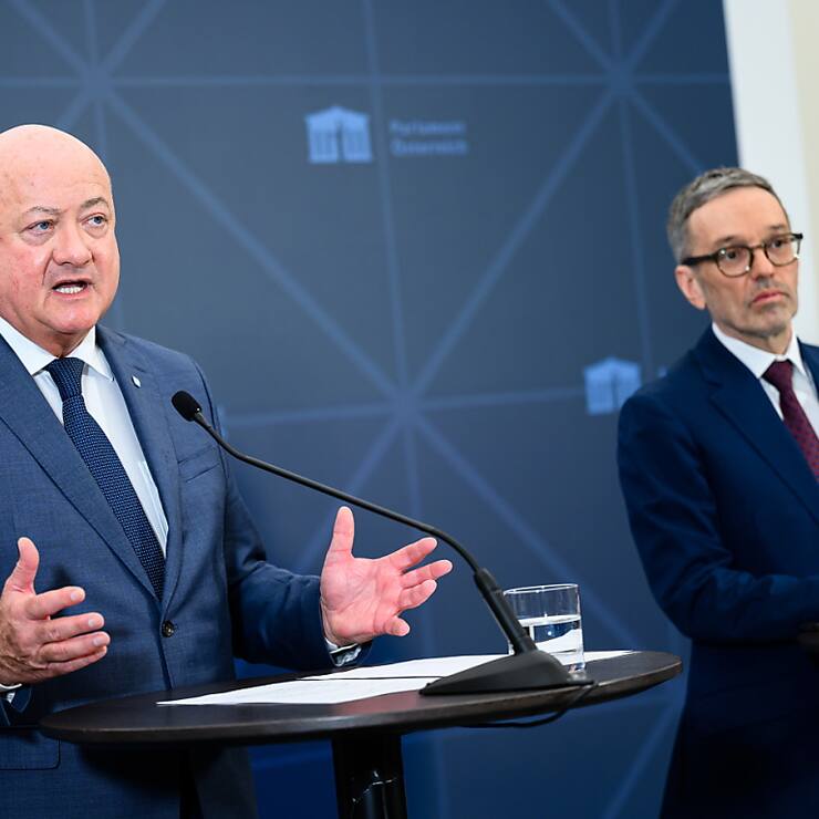 Le chef ad intérim du parti conservateur ÖVP, Christian Stocker (à gauche), et le chef du parti de la Liberté (FPÖ), Herbert Kickl, ont annoncé lundi à Vienne un accord sur le budget.