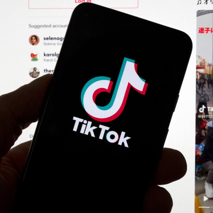 "Selon un scénario envisagé par le gouvernement chinois, X (...) prendrait le contrôle du TikTok américain et gérerait les deux entreprises ensemble", précise Bloomberg (image d'illustration).