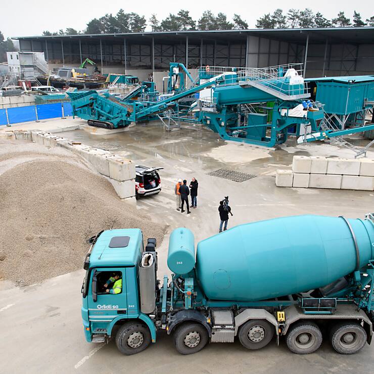 Les livraisons de ciment en Suisse ont de nouveau reculé en 2024, sous le coup d'un secteur de la construction freiné par des conditions économiques difficiles. (archives)