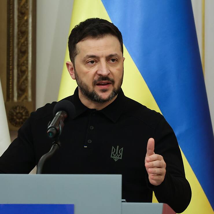 Le président ukrainien Volodymyr Zelensky s'exprime lors d'une conférence de presse conjointe avec le président polonais Andrzej Duda, après leur rencontre au palais du Belvédère à Varsovie mercredi.