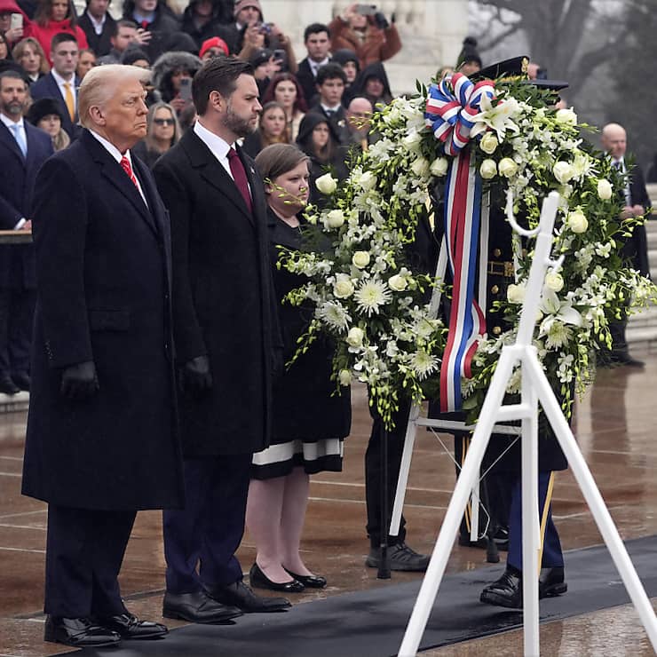 A la veille de son investiture, Donald Trump et son futur vice-président J.D. Vance ont posé une gerbe sur la tombe du Soldat inconnu au cimetière d'Arlington.