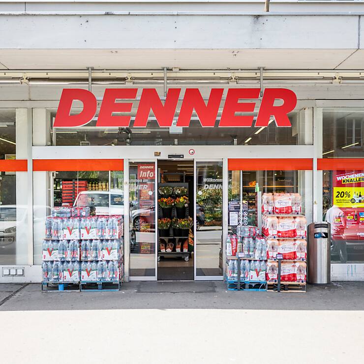 Denner, l'enseigne discount de Migros, a stabilisé son chiffre d'affaires l'an dernier. Torsten Friedrich, qui a dirigé Lidl Suisse, a pris les commandes de Denner début janvier. (archives)