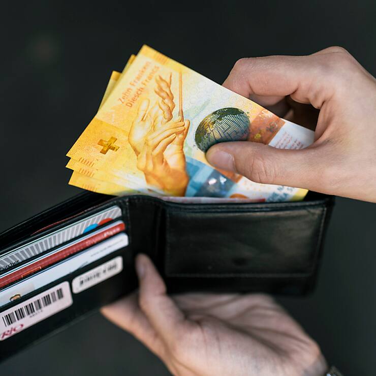 Les comptes d'épargne jeunesse en francs suisses rapportent un peu plus et versent en moyenne 0,71% d'intérêt.