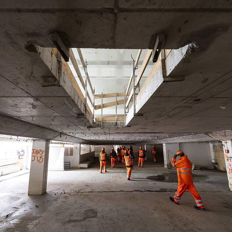 Le retard pris dans le chantier de la gare de Lausanne est du en partie à des divergences entre la Confédération et les CFF, selon une commission parlementaire.