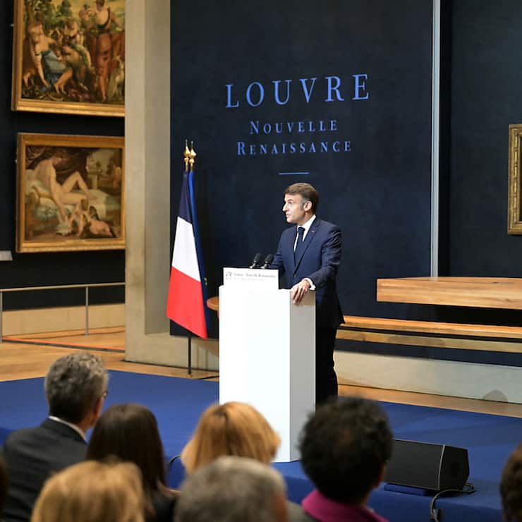 C'est devant La Joconde, qui devra bénéficier d'un espace dédié, qu'Emmanuel Macron a présenté son projet d'adaptation du Louvre.