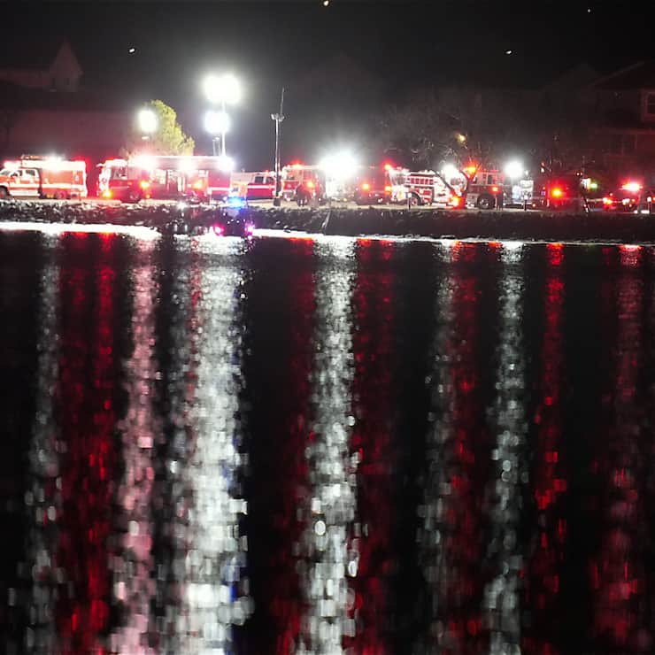 L'avion et l'hélicoptère ont chuté dans le Potomac. Aucun bilan du crash n'a été fourni pour l'heure.