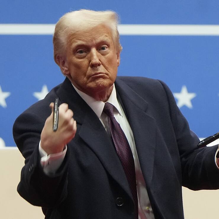 Donald Trump a imposé samedi 25% des droits de douane sur les produits provenant du Canada, du Mexique.