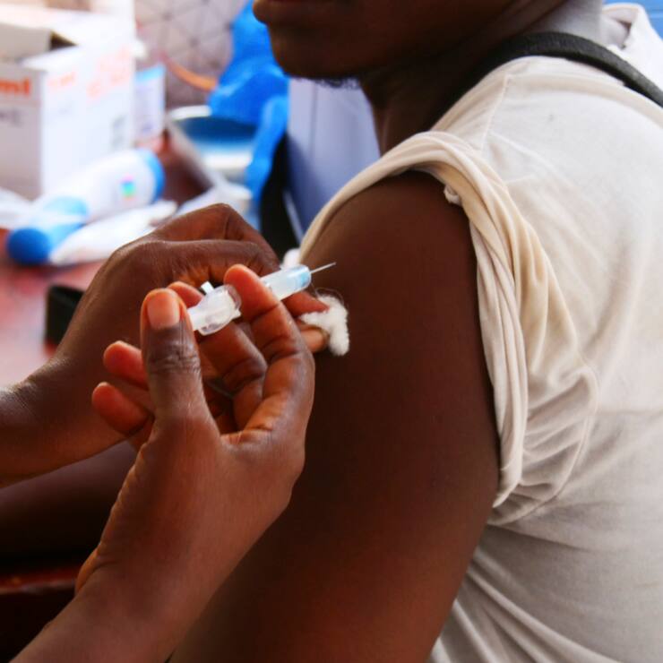 L'essai a été lancé en un temps record, selon le chef de l'OMS Tedros Adhanom Ghebreyesus.