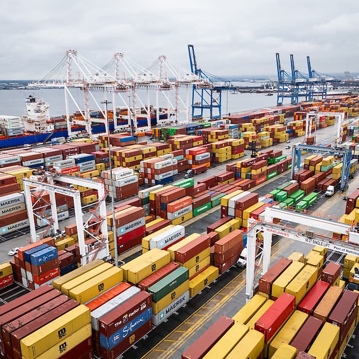 Le déficit commercial avec les deux voisins des Etats-Unis, Canada et Mexique, a connu une évolution différente en 2024. Il est en recul avec le Canada à 63 milliards de dollars, mais s'est creusé avec le Mexique à 172 milliards.