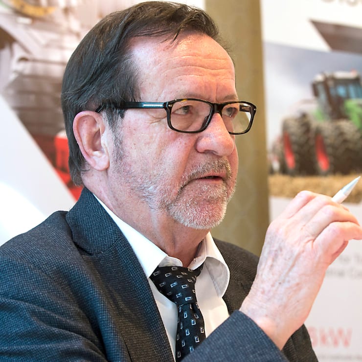 Walter Fust, ici à une conférence de presse de Starrag à Zurich en 2015, détenait la majorité du groupe fusionné depuis avec Tornos (archives).