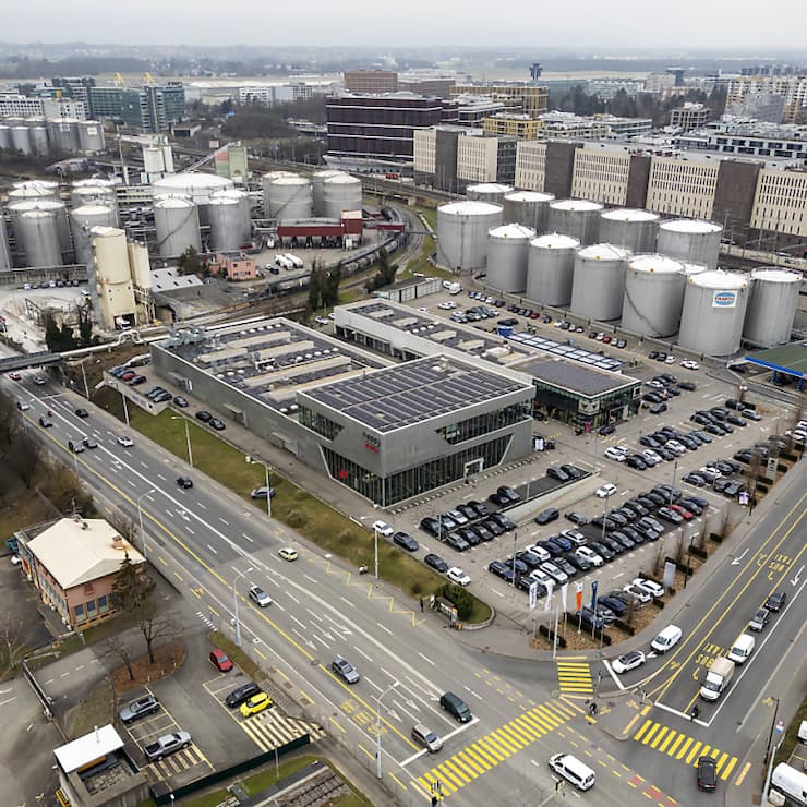 Genève veut réduire l'emprise des pétroliers à Vernier pour urbaniser le secteur. Le canton en abrite encore 120, sans avoir aucune obligation légale de le faire.