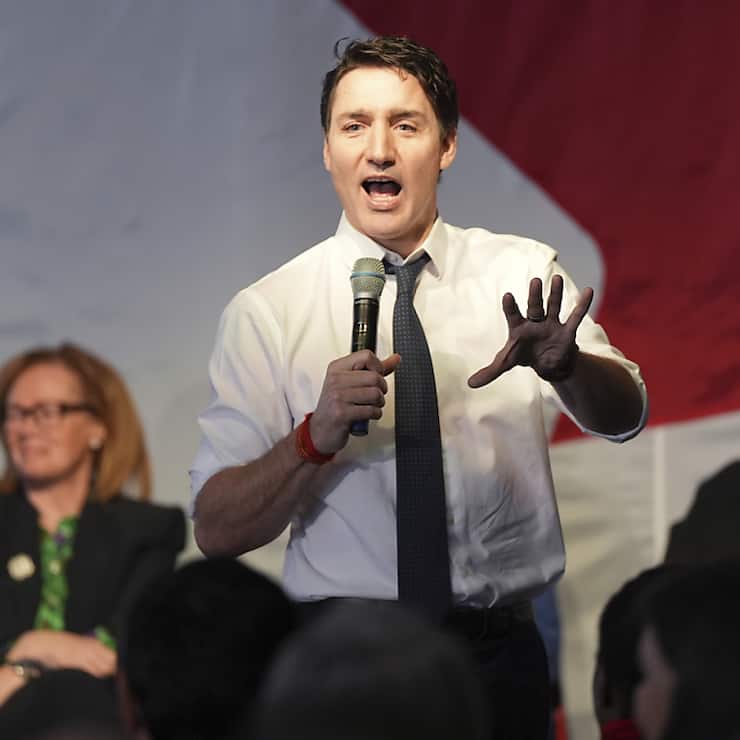 Le premier ministre canadien Justin Trudeau appelle les Canadiens à prendre les menaces de Trump très au sérieux.
