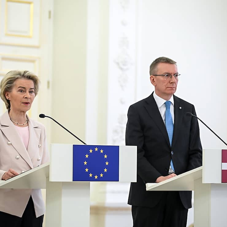 "Nous coupons les derniers liens avec la Russie. Nous sommes enfin libérés des menaces et du chantage. C'est un jour historique !", s'est félicitée Mme von der Leyen sur X.