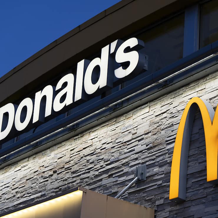 Les consommateurs américains ont dépensé moins d'argent chez  McDonald's, même s'ils ont été plus nombreux à se rendre dans les restaurants de la chaîne (archives).