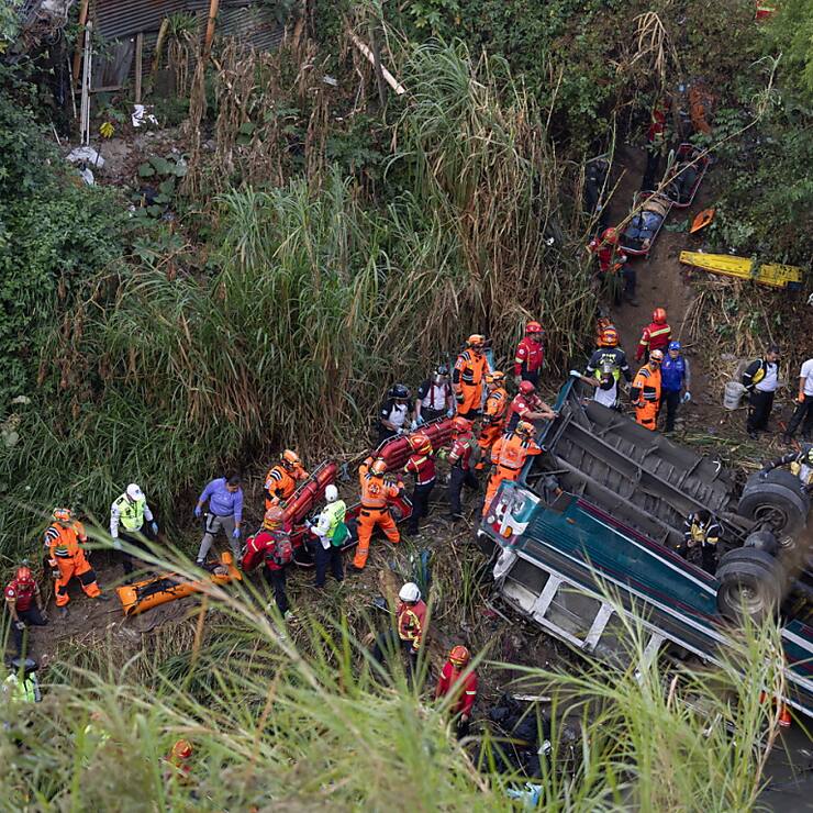 L'autocar a chuté du pont de Belize, le principal pont pour entrer dans la vielle de Guatemala par sa partie nord et nord-est.