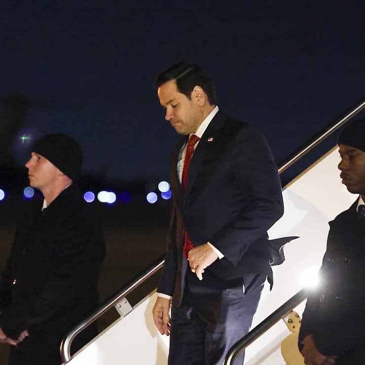 Marco Rubio a dû faire demi-tour jeudi en raison d'un problème mécanique de son avion.